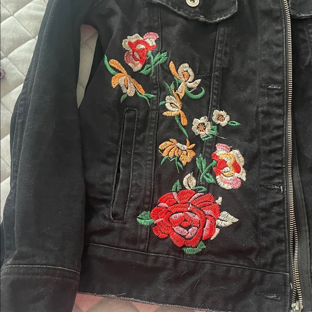 Zara Black Denim Jacket with Red Floral Embroidery Western concert vibes - Picture 5 of 8